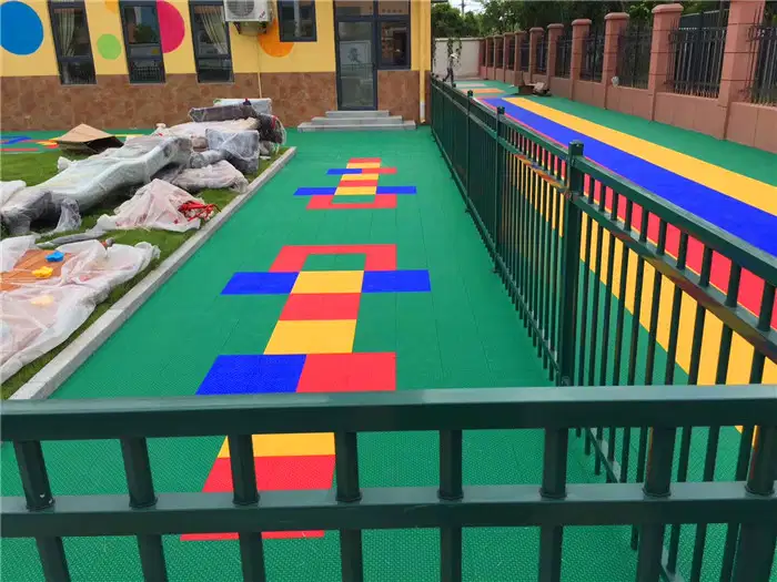 七色光幼儿园地面