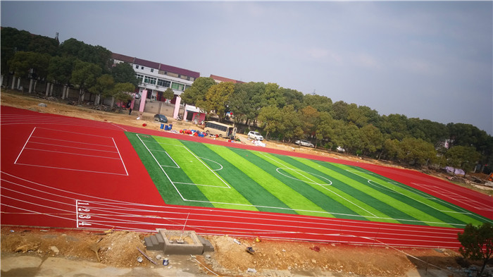 双峰中学足球场